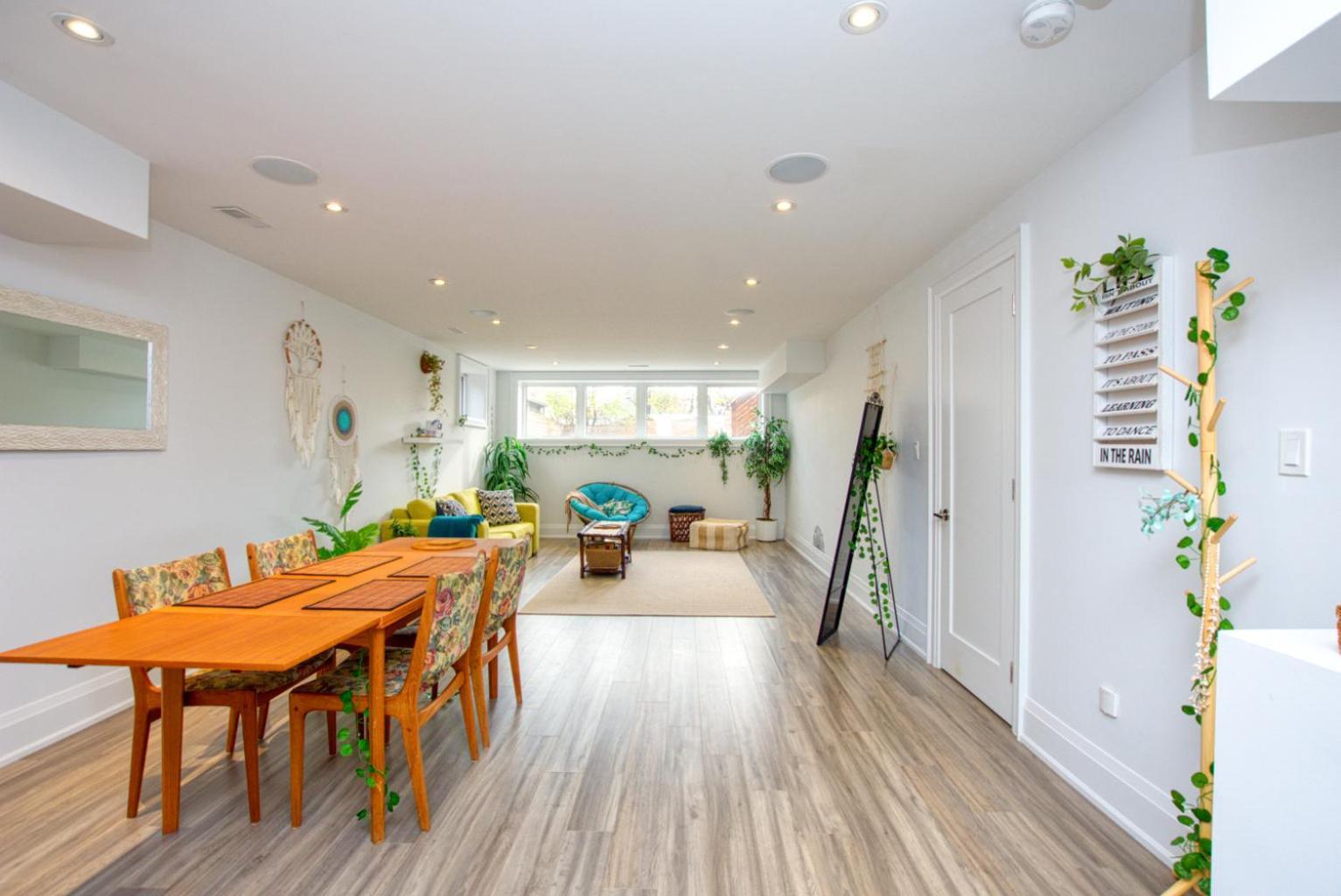 Boho-Chic Spacious Basement Apartment Toronto Exterior photo